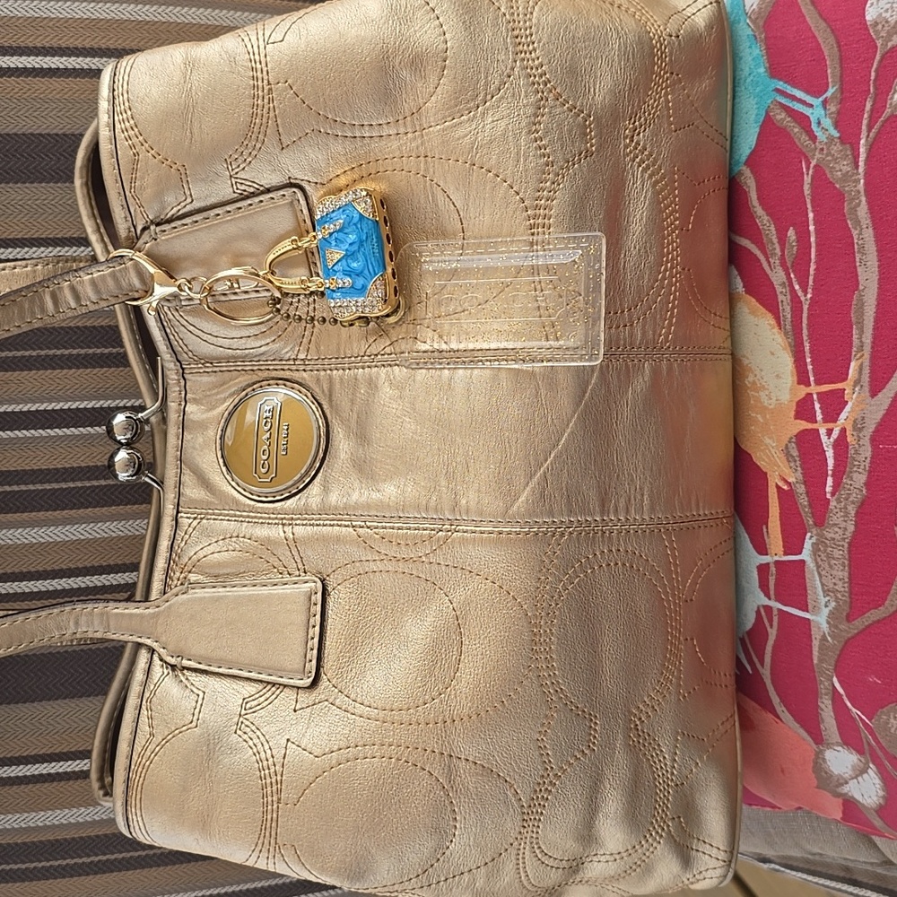 Coach Metallic Gold Signature Kiss Lock Tote Bag+Large Gold Glitter Coach Tag. - Picture 5 of 13